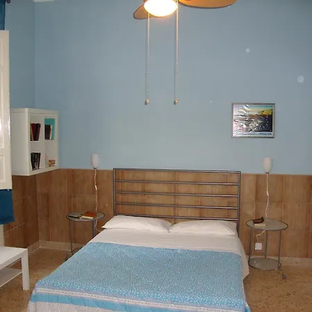 Bed & Breakfast La Maison Des Livres Reggio Calabria