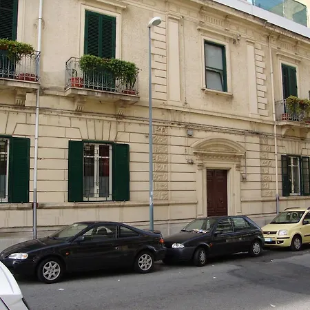 La Maison Des Livres Nocleg ze śniadaniem Reggio di Calabria