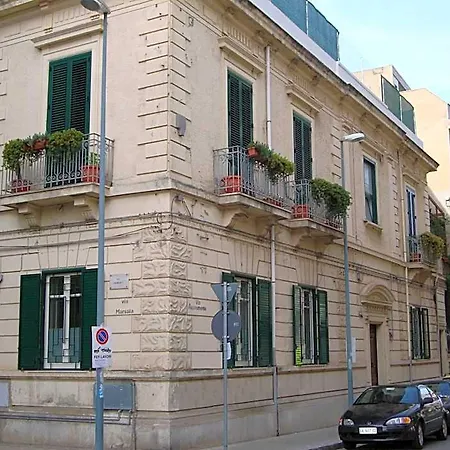 Couette-café La Maison Des Livres 3*