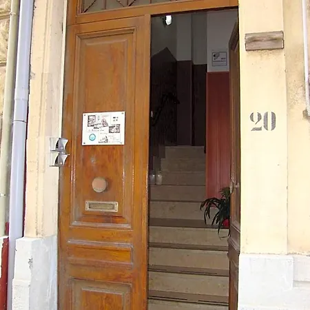 La Maison Des Livres Couette-café