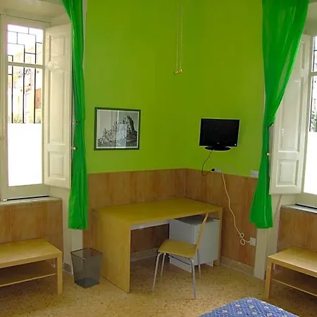 Couette-café La Maison Des Livres 3*